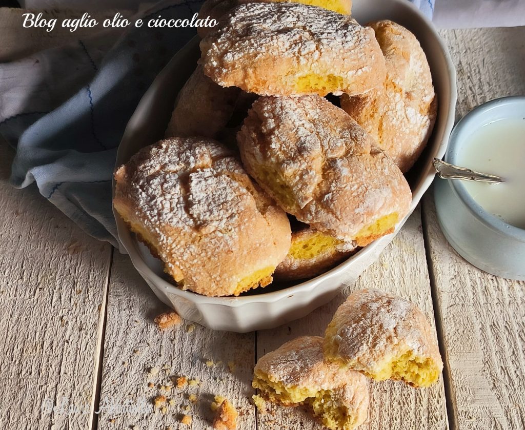Biscuits à tremper au yaourt le goût et le parfum d'autrefois comme les faisait grand-mère et ils plairont à tout le monde, les célèbres biscuits avec les fissures