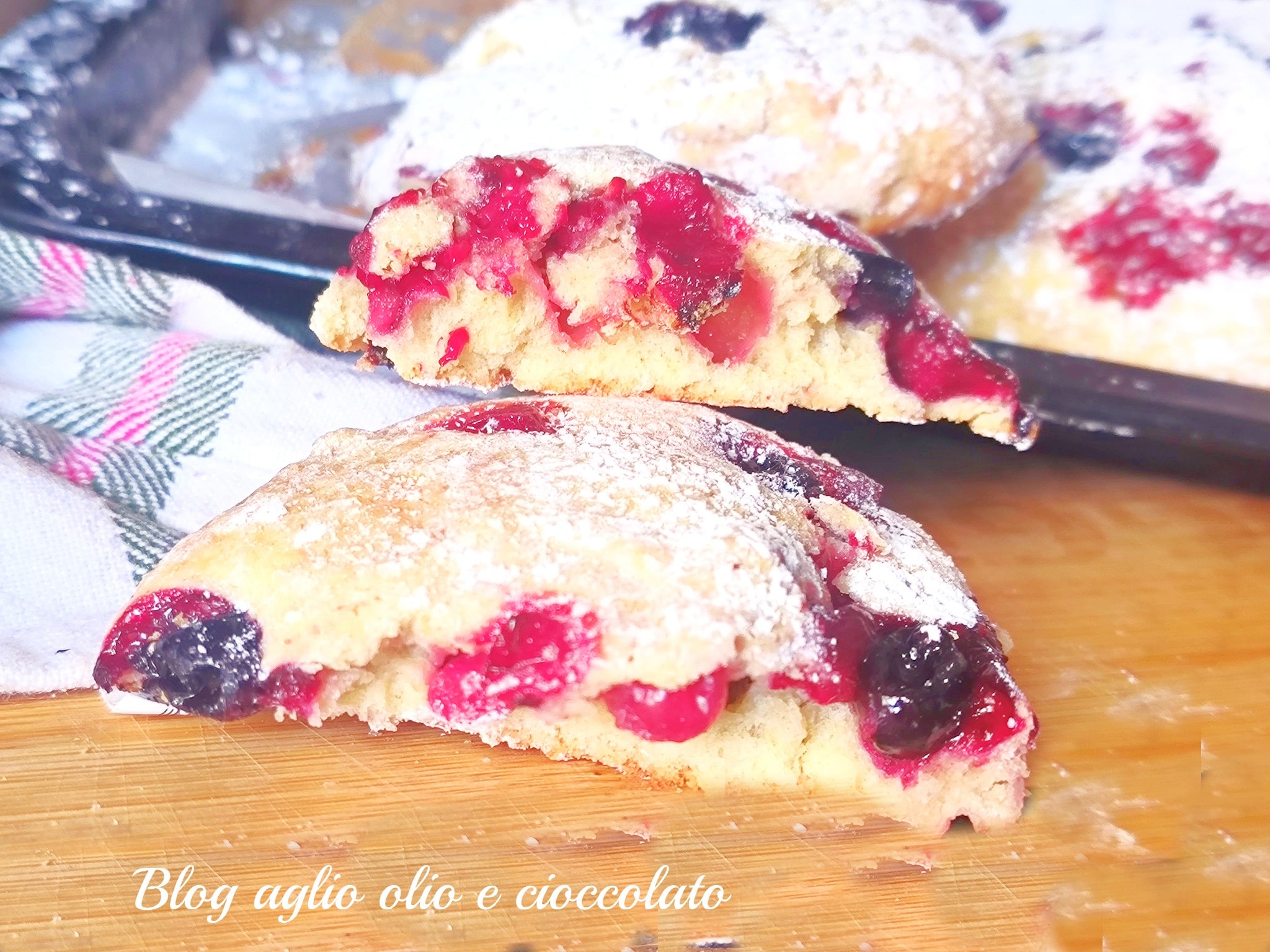 BISCUITS MOELLEUX À LA CUILLÈRE AUX FRUITS DES BOIS : RECETTE DOUCE SIMPLE ET RAPIDE EN FRITEUSE À AIR