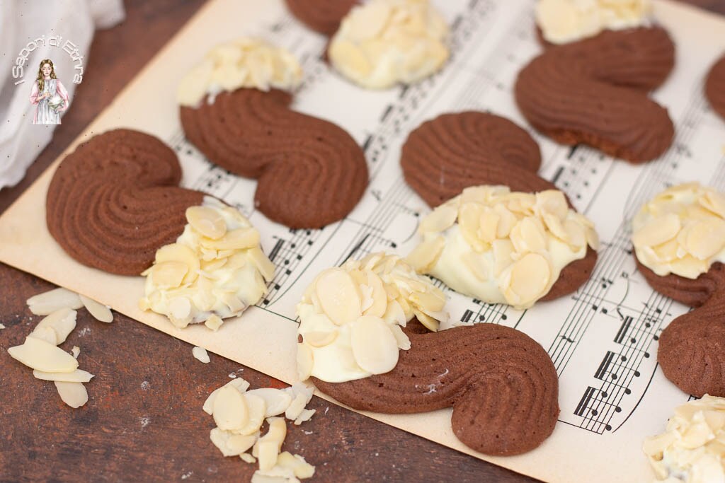 Biscuits de pâte sablée montée au cacao