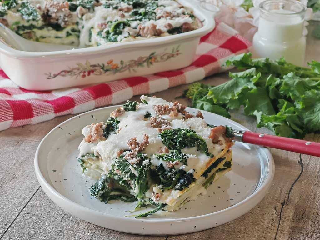 Lasagnes avec pousses de brocoli-rave et saucisse