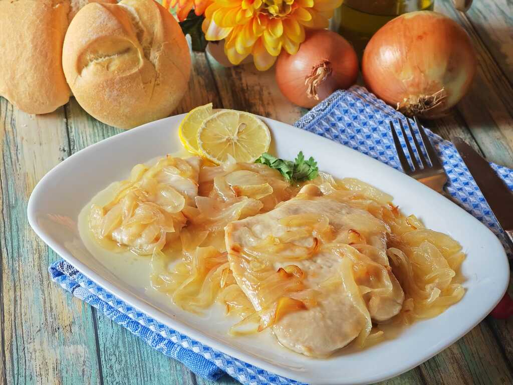 Poitrine de poulet aux oignons