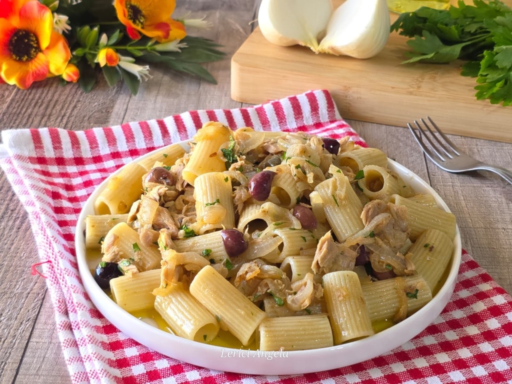 Pâtes au thon et oignon