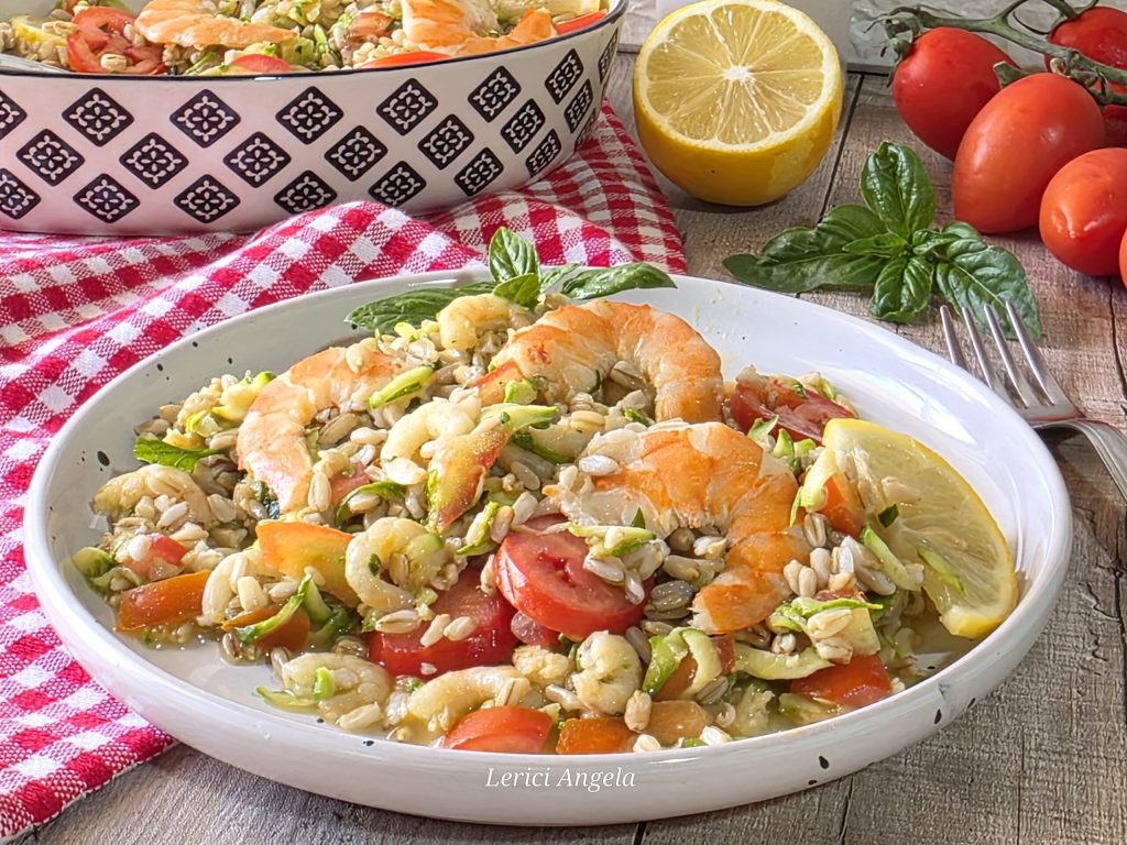 Salade d'épeautre avec crevettes et courgettes