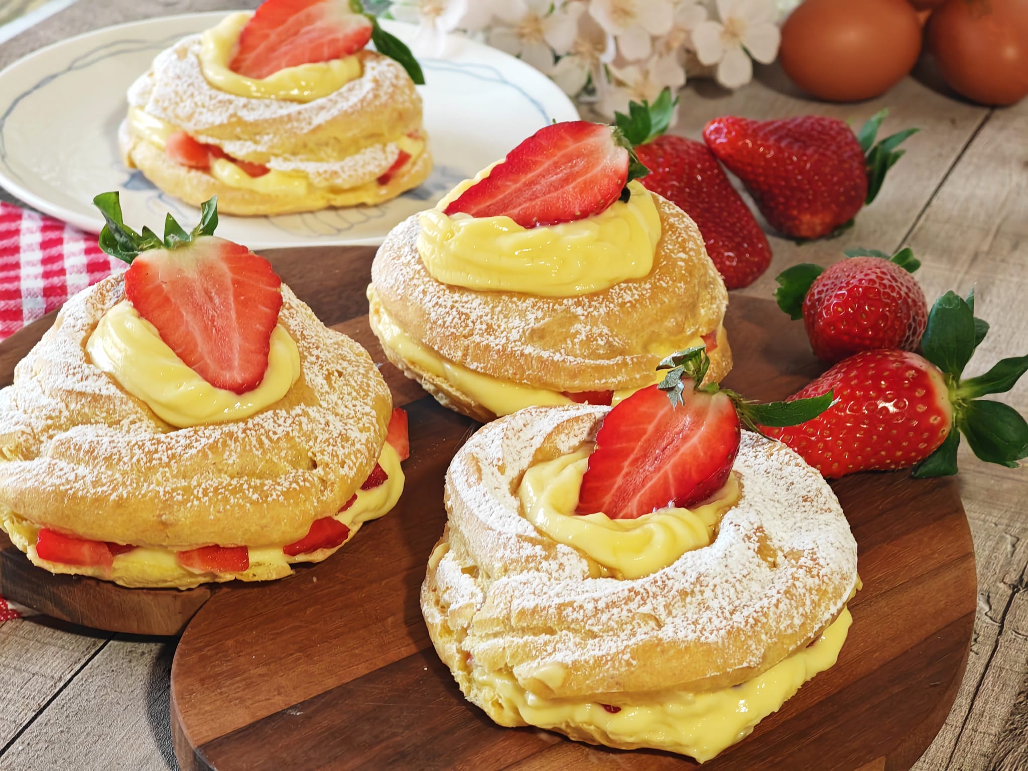 Zeppole à la crème et aux fraises