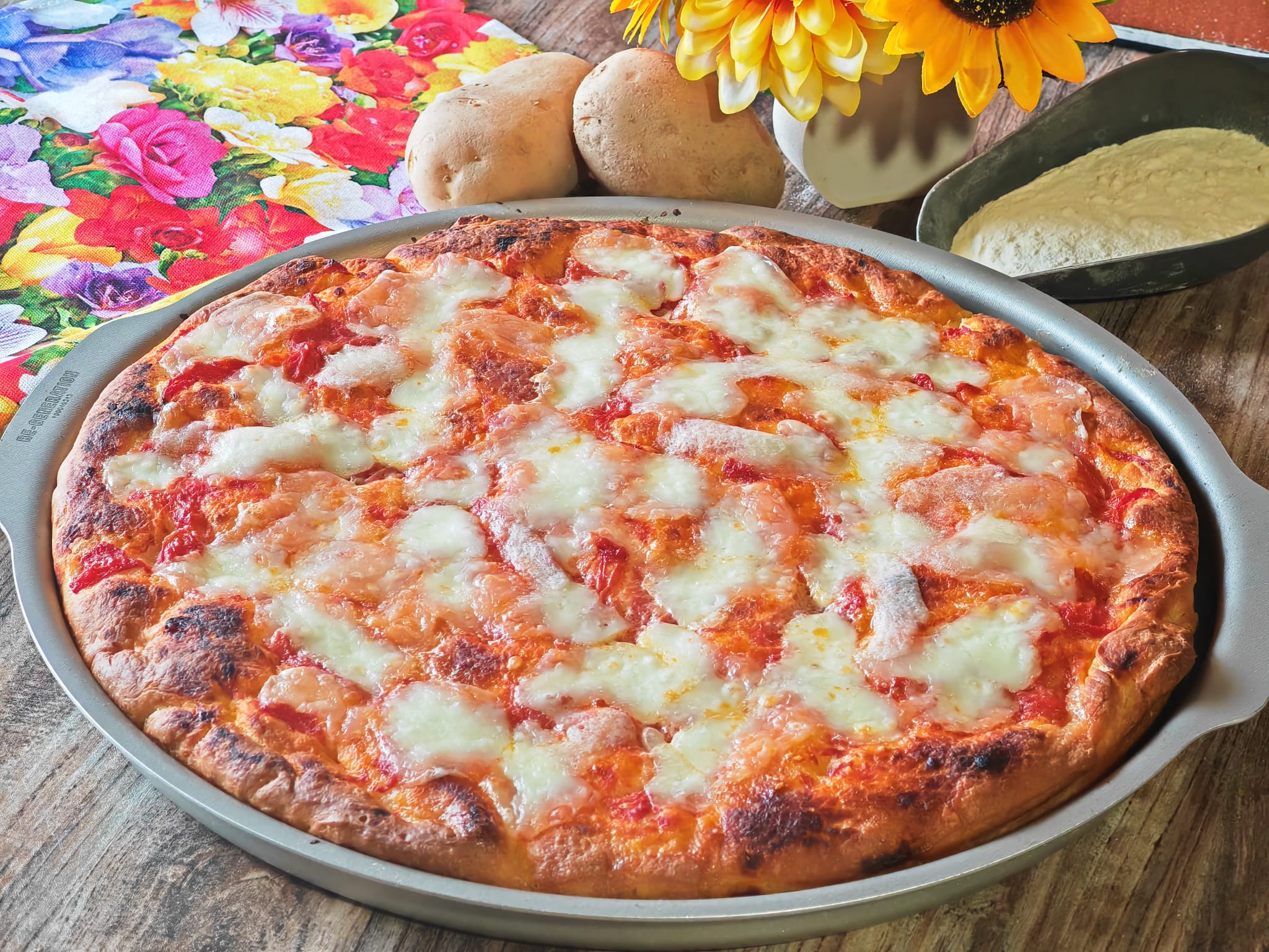 Pizza moelleuse avec pâte de pommes de terre