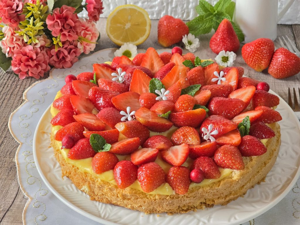 La tarte futée avec crème et fraises