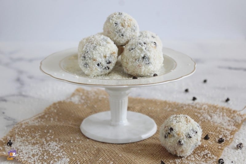 Boules de noix de coco et ricotta sans sucre ni cuisson