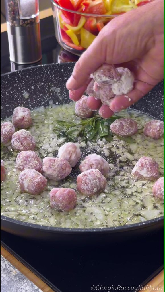 boulettes de saucisse et poivrons