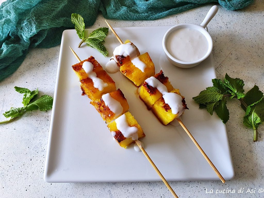 brochettes ananas avec sauce à la noix de coco