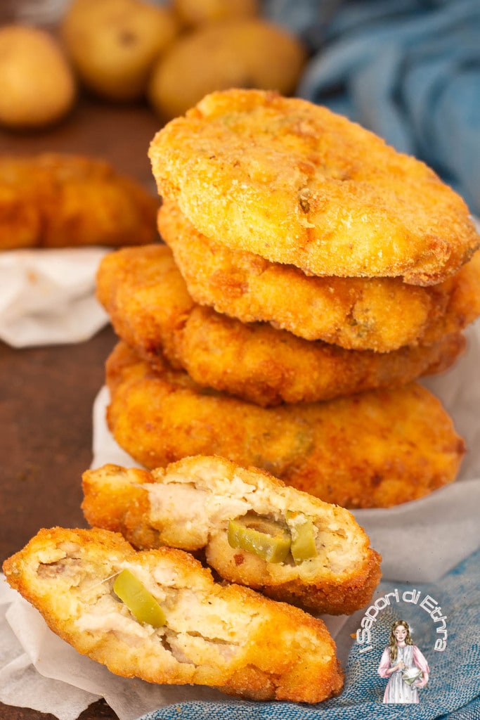 Hamburger frit de poulet et pommes de terre