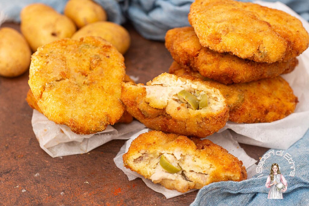 Hamburger frit de poulet et pommes de terre