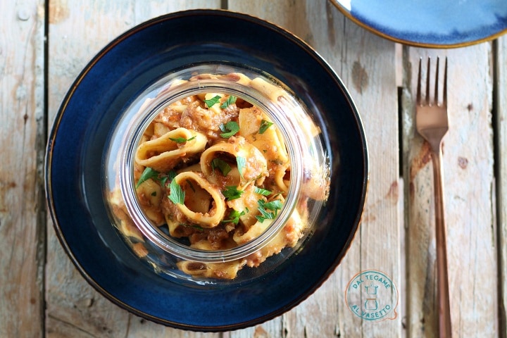 Calamarata en cuisson sous vide en bocal