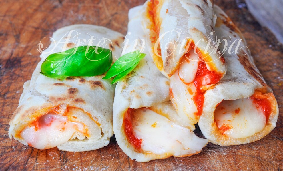 Cannoli de piadine avec mozzarella et tomate vickyart art en cuisine