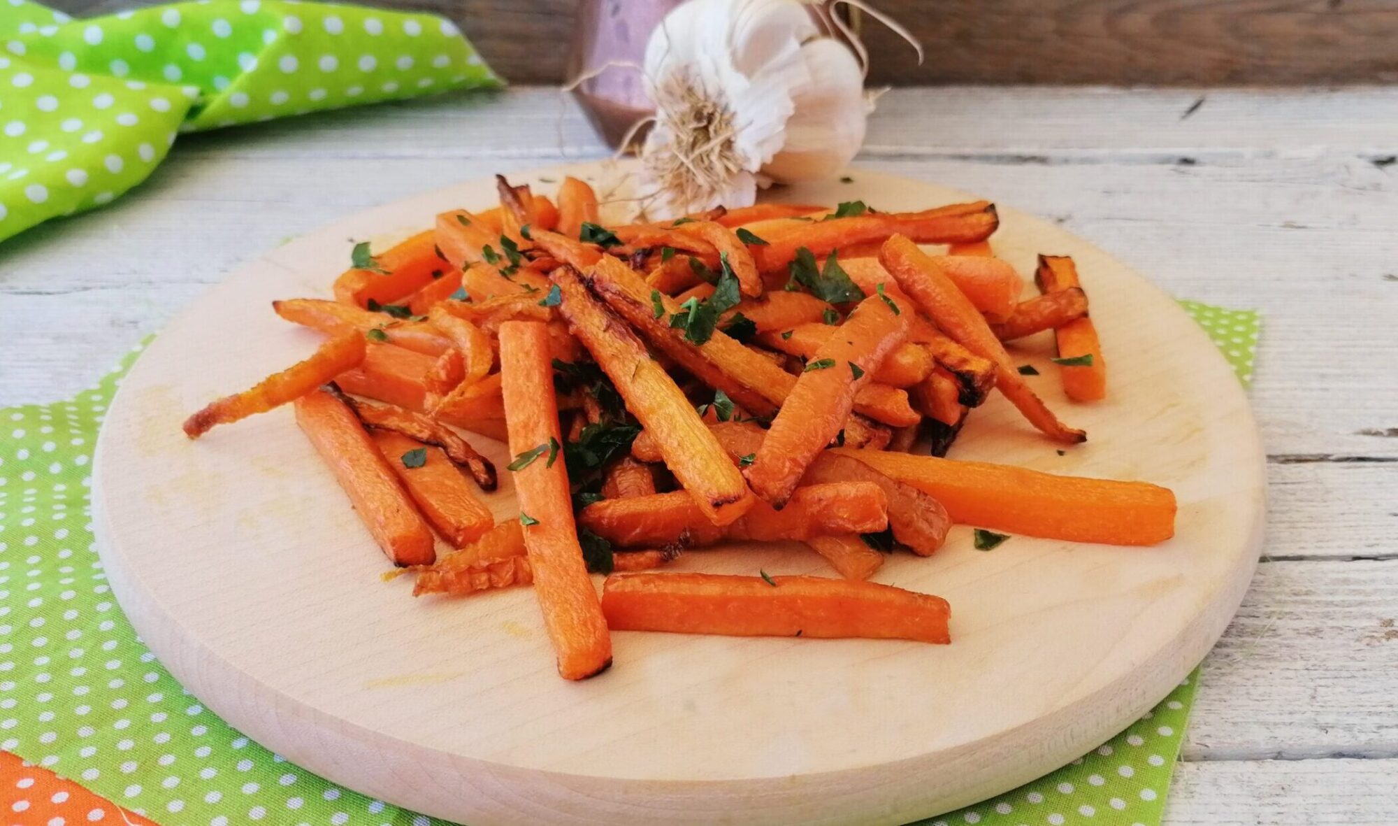 CAROTTES FRITES DANS LA FRITEUSE À AIR STICKS SAVOUREUX