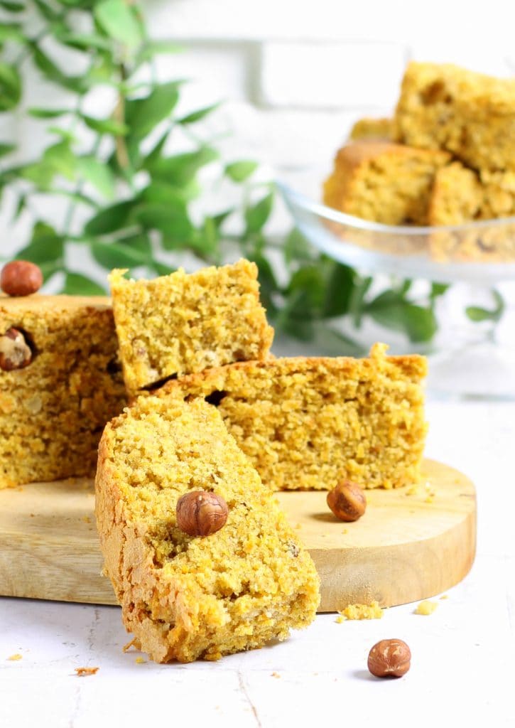 Gâteau aux carottes et éclats de noisettes