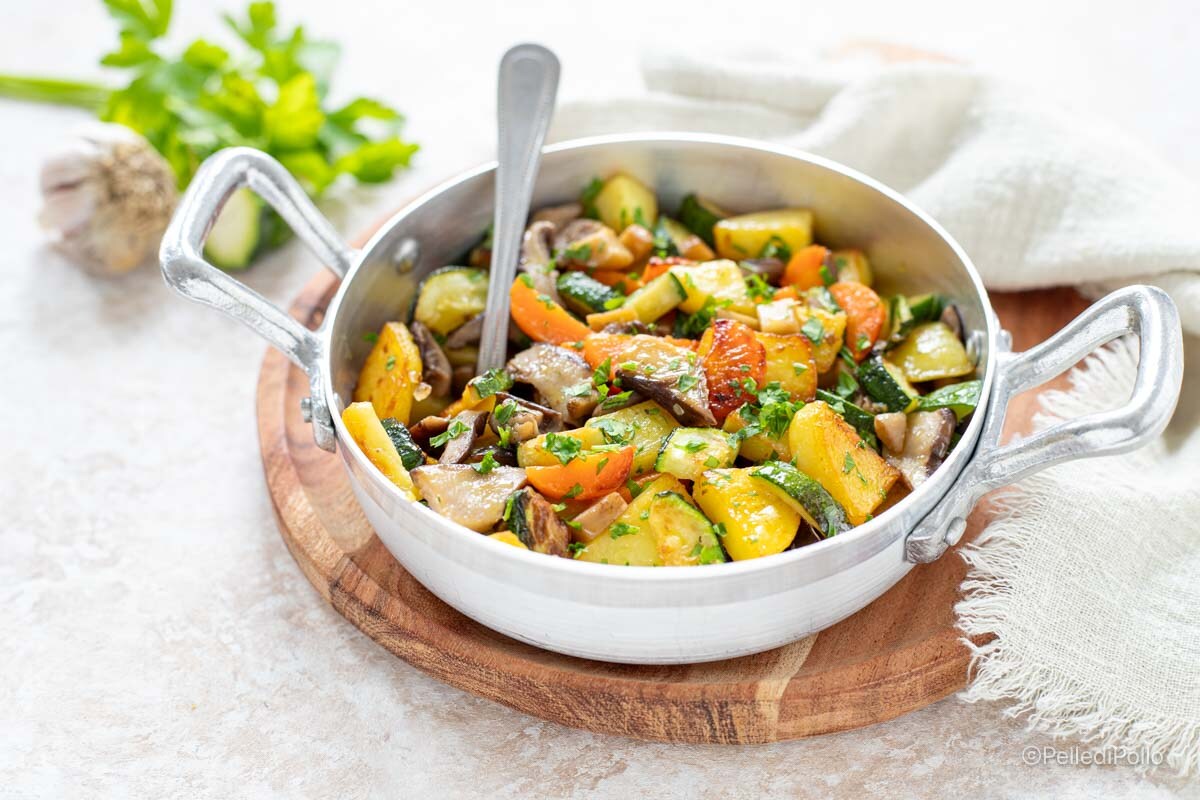 Champignons, pommes de terre et légumes à la poêle