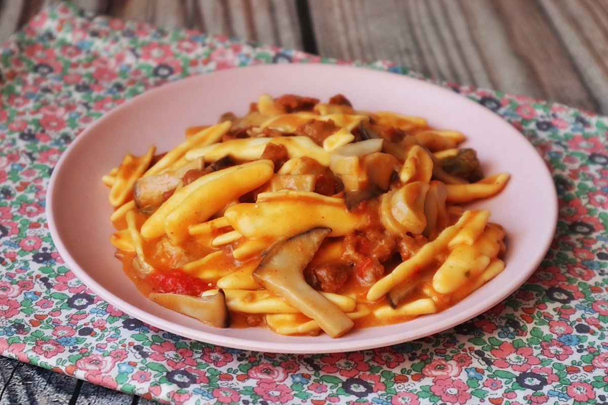 Fusilli frais avec saucisse et cardoncelli
