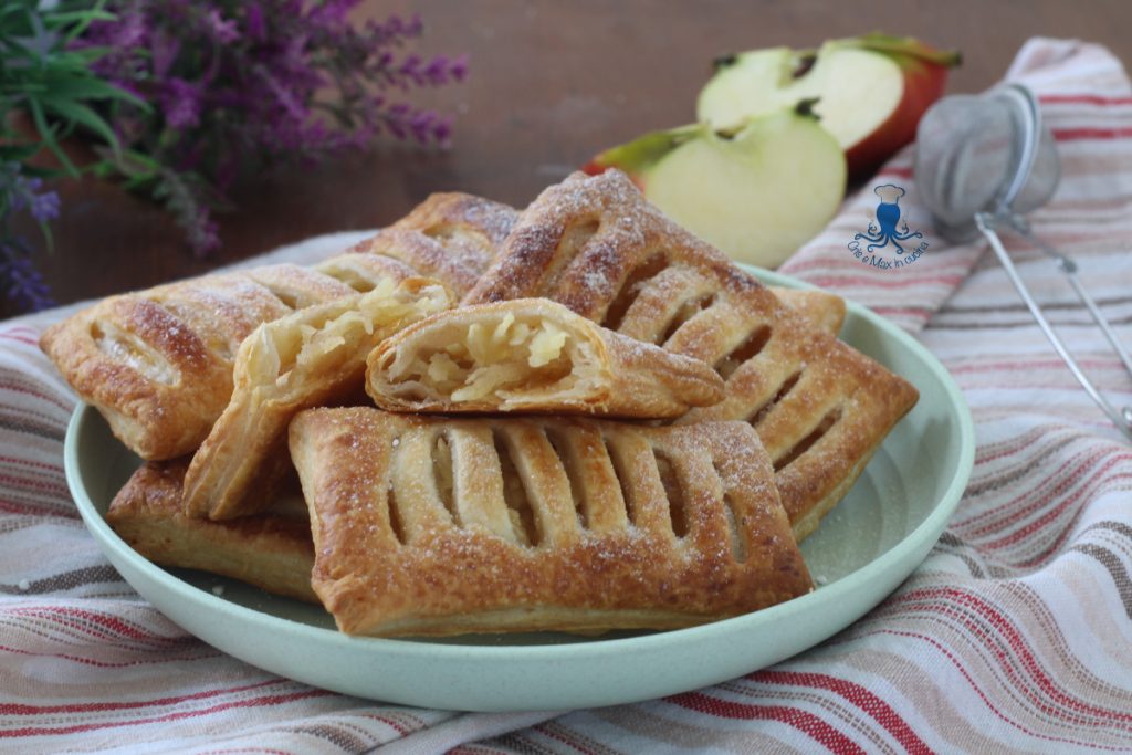 chaussons de pâte feuilletée aux pommes et confiture.1