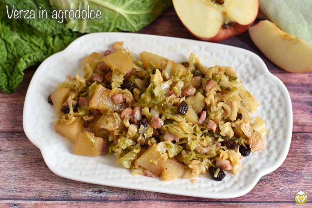 chou vert aigre-doux avec pommes et lardons et raisins recette accompagnement froid hivernal savoureux le grain de maïs