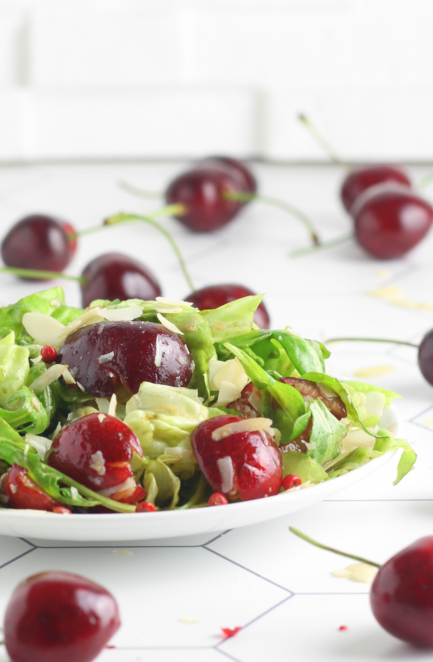 Petite salade aux cerises et vinaigre balsamique