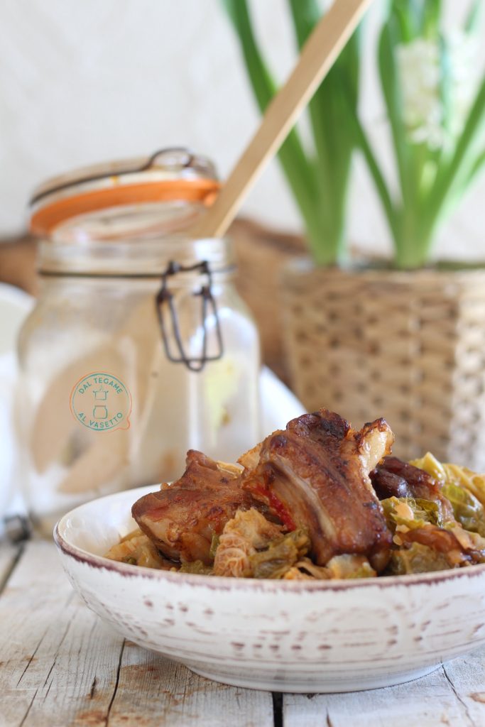 côtes de porc avec choux en cuisson en bocal au micro-ondes