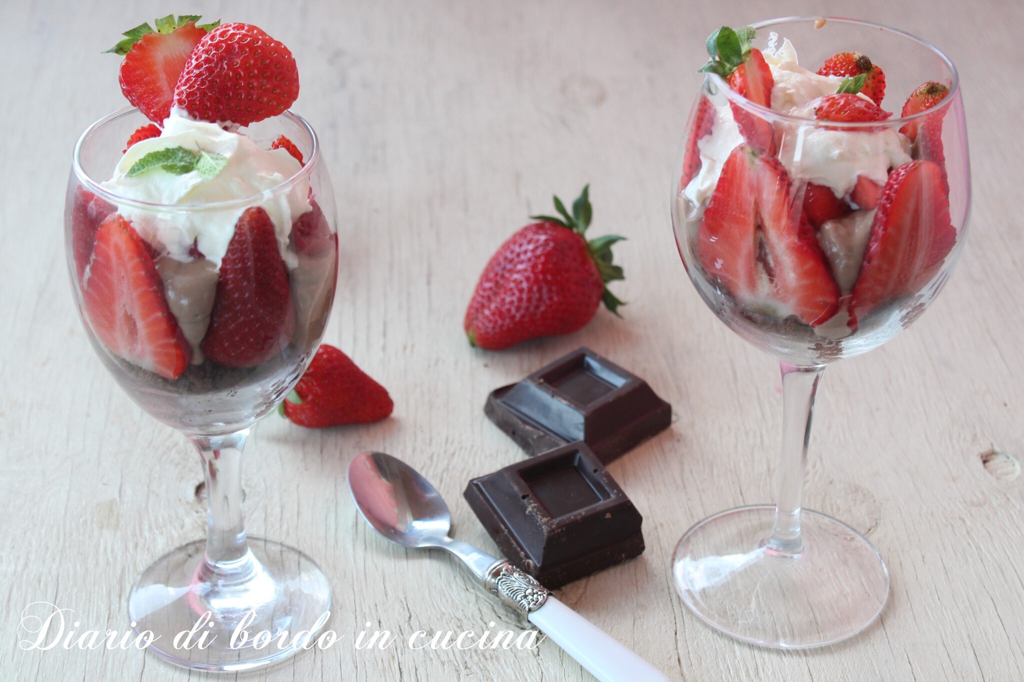 Coupe chocolat fraises et chantilly