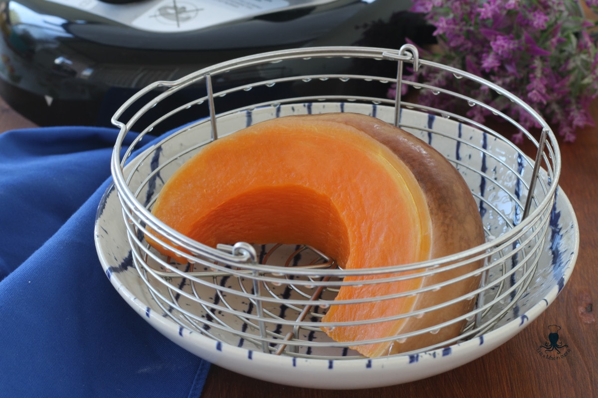 Courge à la vapeur dans le multicooker