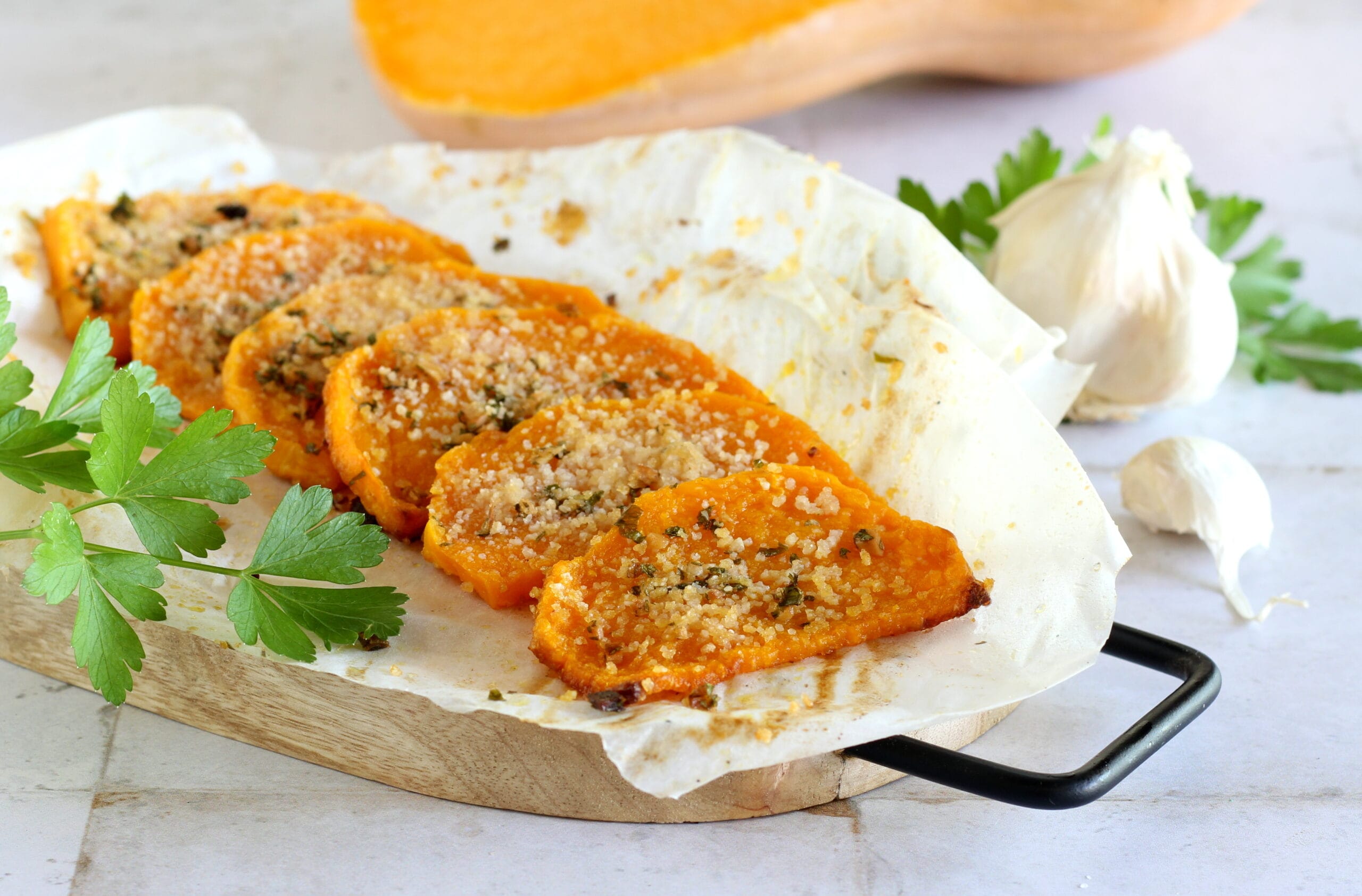 Courge gratinée au four avec herbes