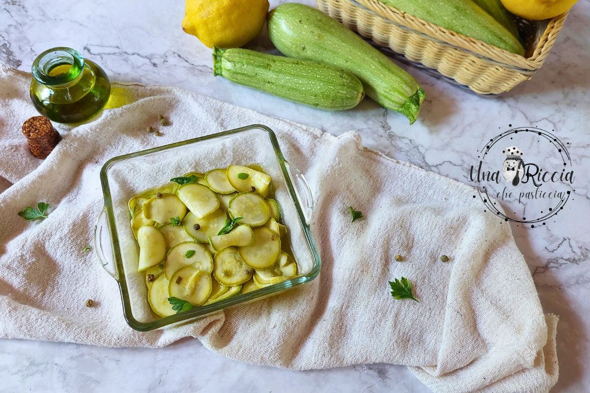 Courgettes marinées, fraîches et savoureuses