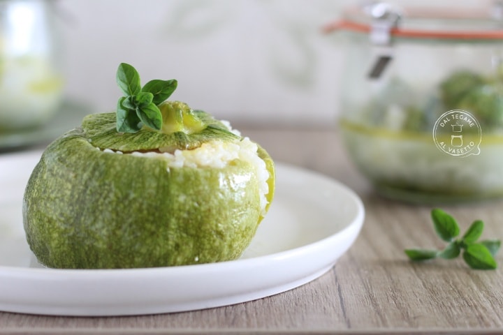 Courgettes farcies en cuisson à la vapeur en bocal