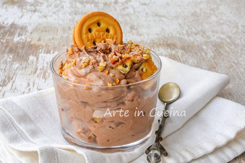 Crème baiocchi dessert froid à la cuillère avec nutella