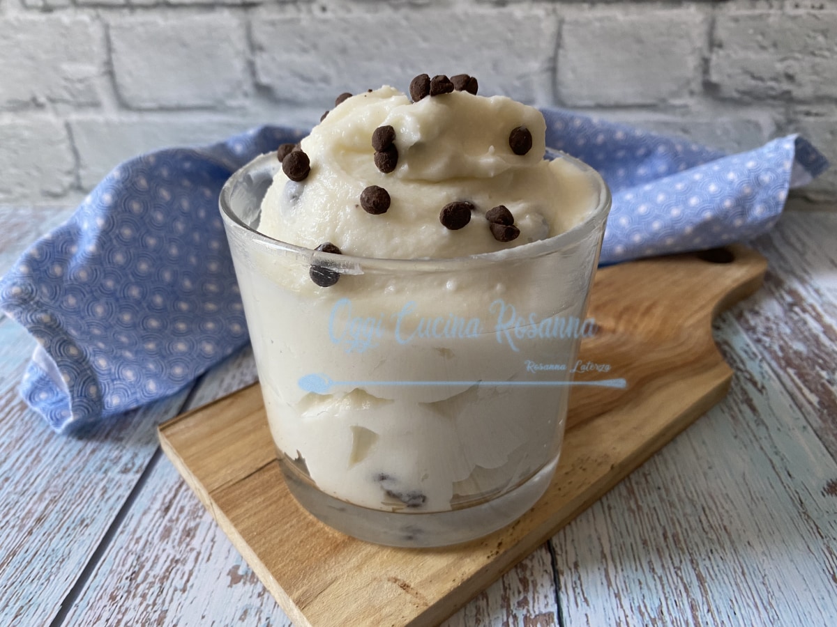 CRÈME DE RICOTTA AVEC FRUITS CONFITS ET CHOCOLAT la recette d’un dessert spécial