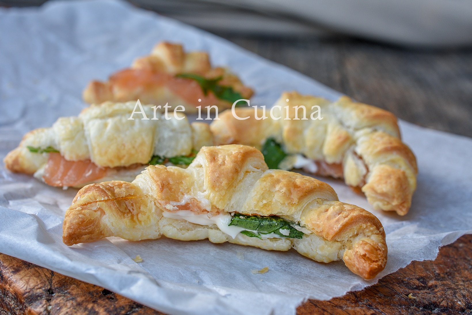 CROISSANTS DE PÂTE FEUILLETÉE AU SAUMON