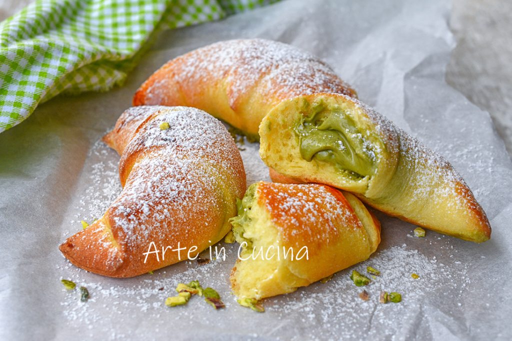 Croissants brioches à la pistache