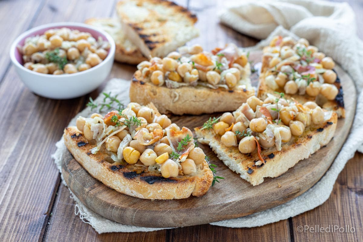 Croûtons aux pois chiches et jambon cru