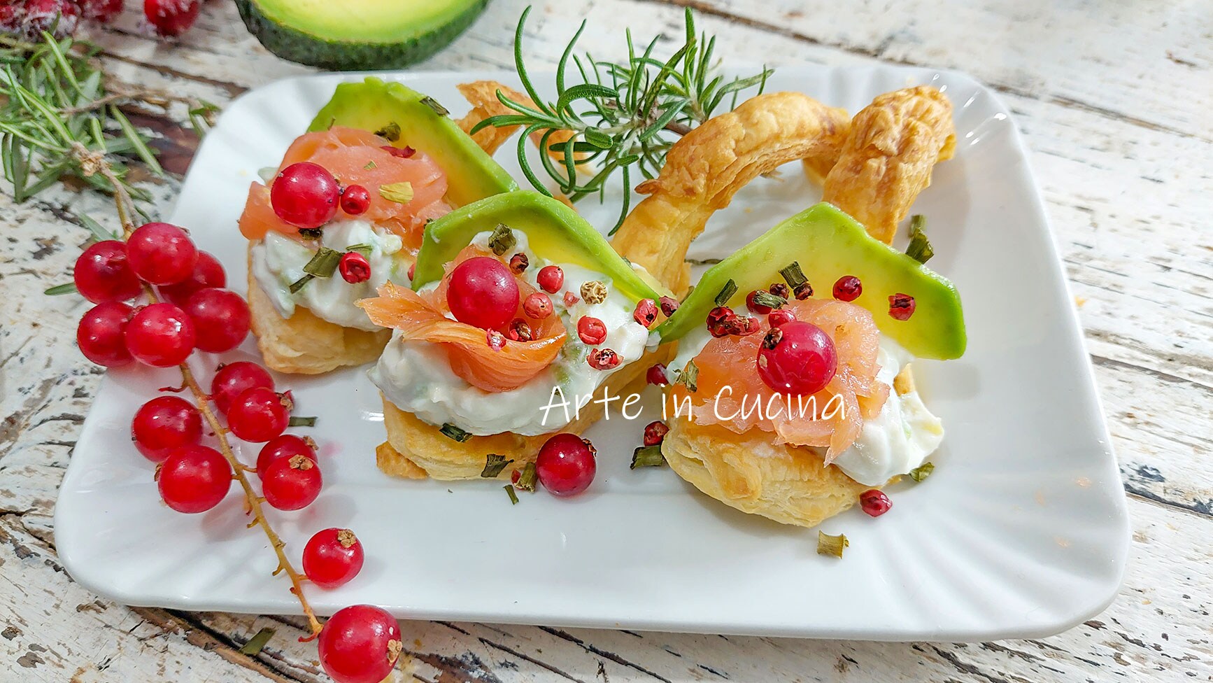 CUILLÈRES en PÂTE FEUILLETÉE avec saumon et avocat