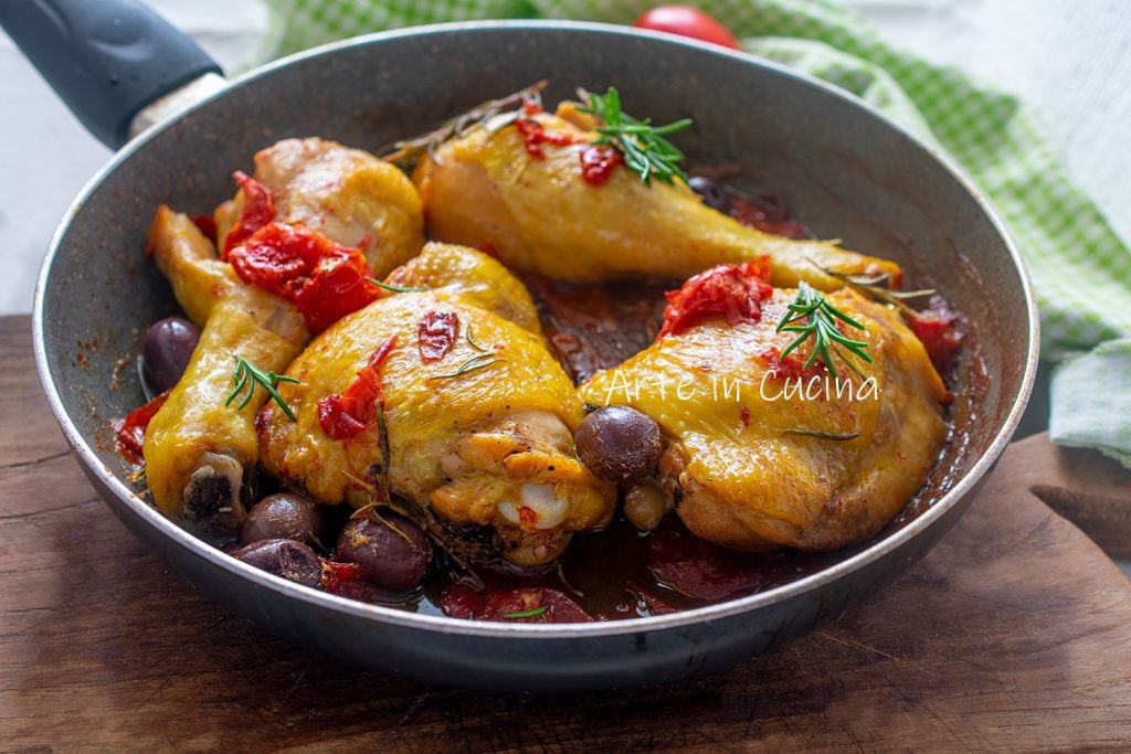 Cuisses de poulet tomates cerises et olives à la poêle