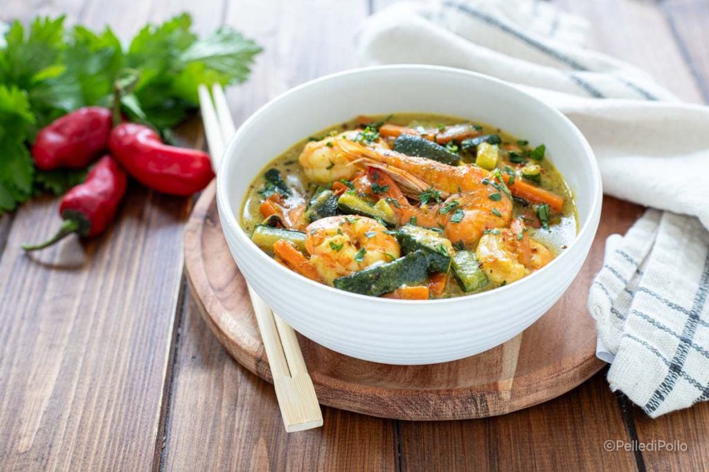curry de crevettes avec légumes et lait de coco