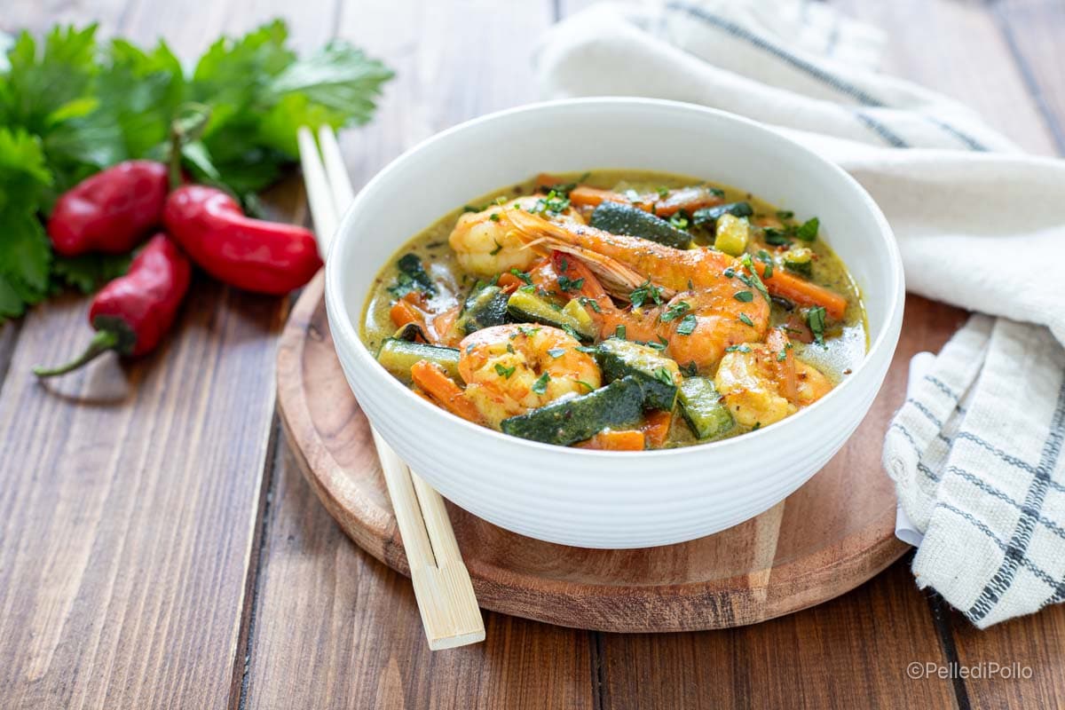 Curry de crevettes avec légumes et lait de coco