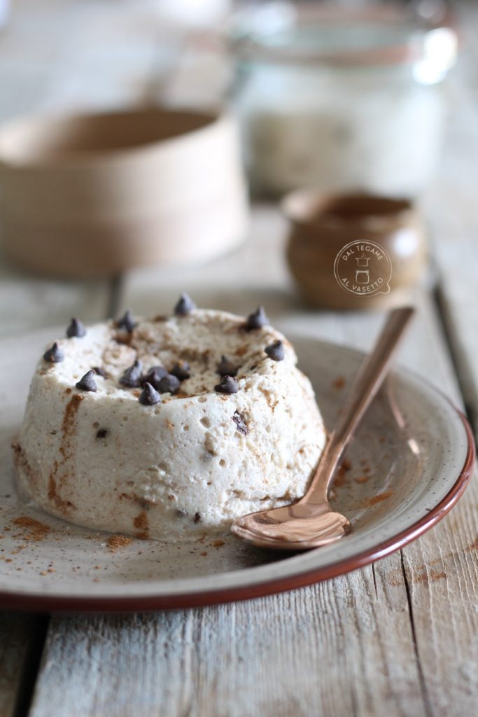 dessert à base de ricotta et de chocolat cuit dans le bocal au micro-ondes