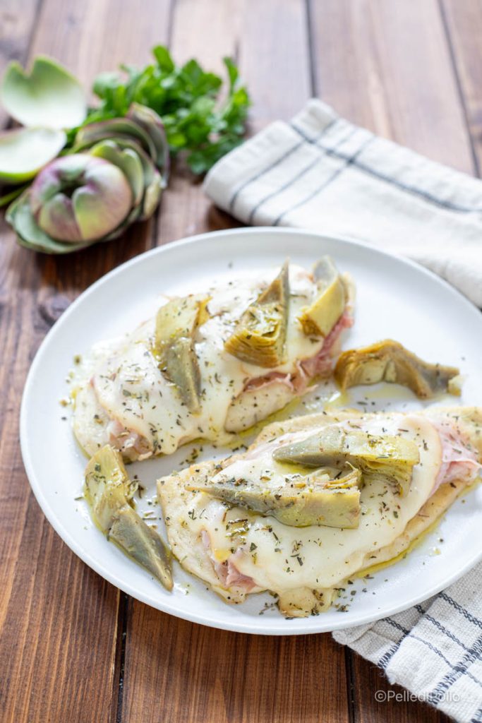 tranches de poulet avec jambon, fromage et artichauts