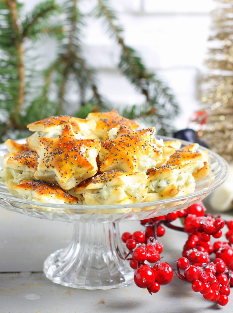 Étoiles de pâte feuilletée avec poires et gorgonzola