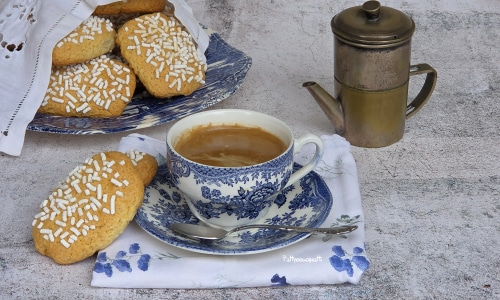 Gros biscuits à tremper dans le lait