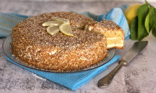 Gâteau très moelleux garni de crème à la ricotta