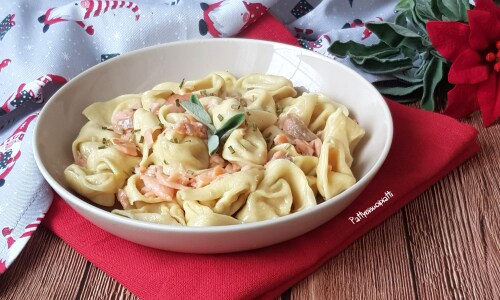 Pâtes farcies ricotta et saumon au beurre et sauge