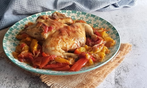 Poulet rôti de Hambourg avec poivrons à la poêle