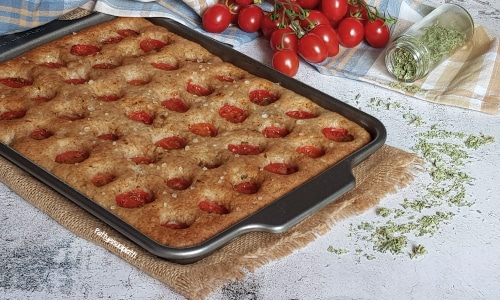 Focaccia intégrale avec tomates cerises