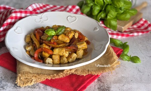 Gnocchis complets à la ricotta avec des poivrons