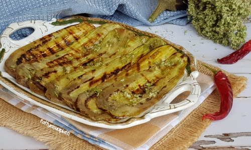 Aubergines grillées et assaisonnées