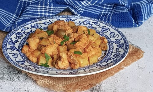 Ragoût de lotte avec pommes de terre et olives